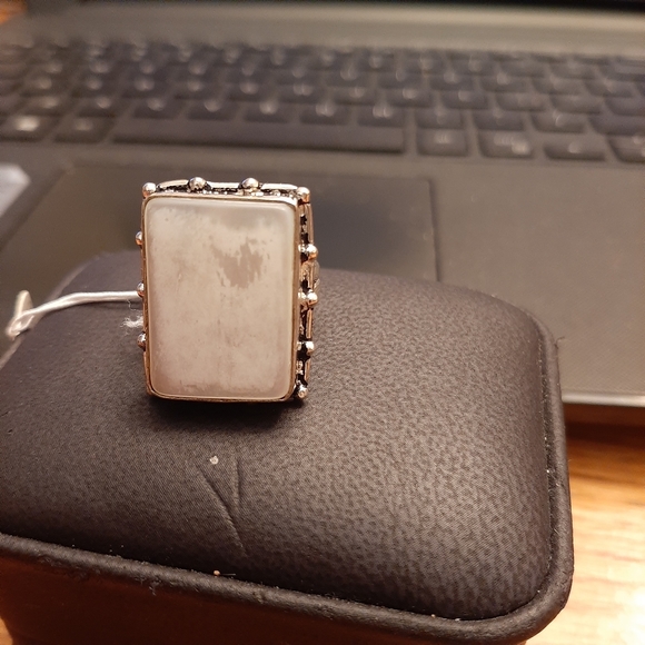 Ladies Jewelry - Picture 7 of 8